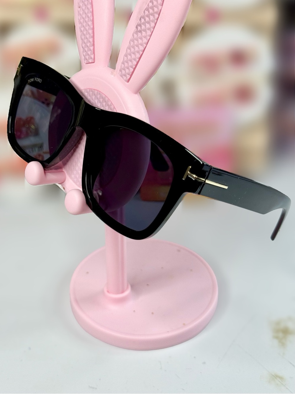 Fashion Black Sunglasses with Golden Details